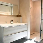 The Bed & Wellness Oisterwijk Sauna, Jacuzzi, Luxury Lodge