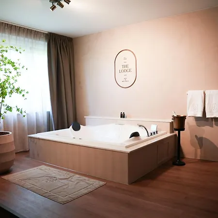 The Bed & Wellness Oisterwijk Sauna, Jacuzzi, Luxury Moergestel