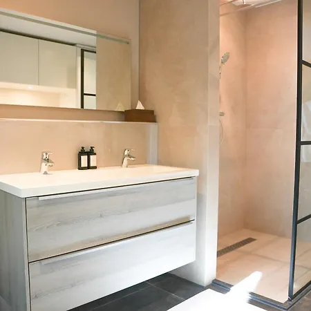 The Bed & Wellness Oisterwijk Sauna, Jacuzzi, Luxury بيت خشبي