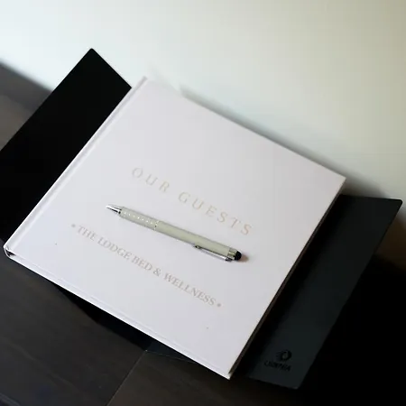 The Bed & Wellness Oisterwijk Sauna, Jacuzzi, Luxury 山林小屋