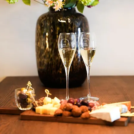 The Bed & Wellness Oisterwijk Sauna, Jacuzzi, Luxury 山林小屋 *