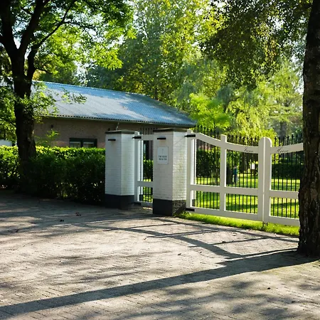 بيت خشبي The Bed & Wellness Oisterwijk Sauna, Jacuzzi, Luxury Moergestel