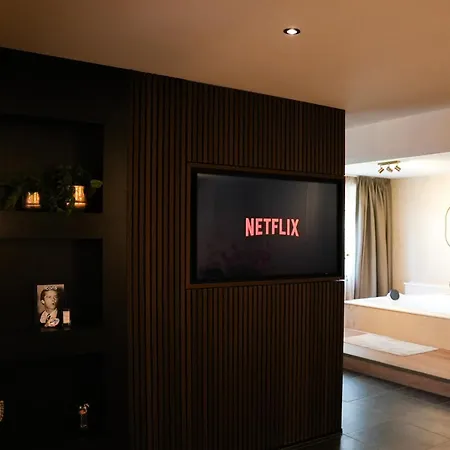 The Bed & Wellness Oisterwijk Sauna, Jacuzzi, Luxury Moergestel