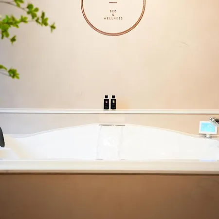 بيت خشبي The Bed & Wellness Oisterwijk Sauna, Jacuzzi, Luxury
