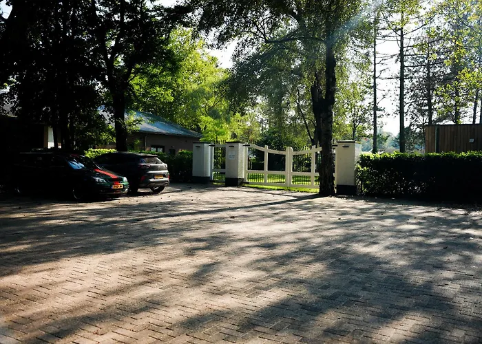 The Bed & Wellness Oisterwijk Sauna, Jacuzzi, Luxury Lodge *