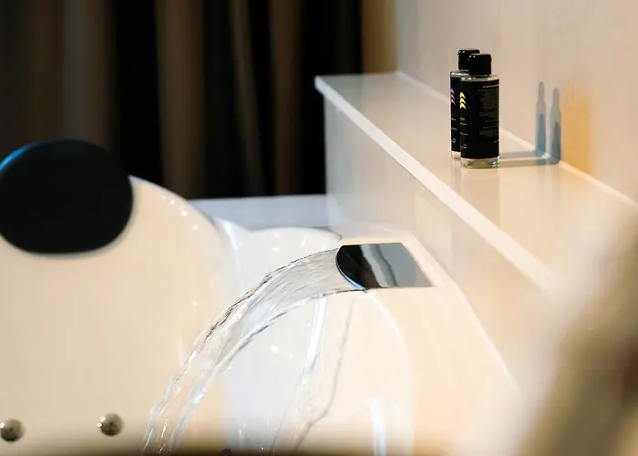 The Bed & Wellness Oisterwijk Sauna, Jacuzzi, Luxury بيت خشبي *