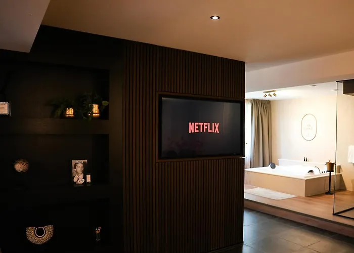 The Bed & Wellness Oisterwijk Sauna, Jacuzzi, Luxury Moergestel